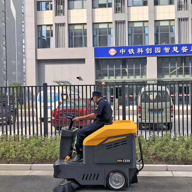 中鐵科創(chuàng)園C150駕駛式掃地機(jī)
